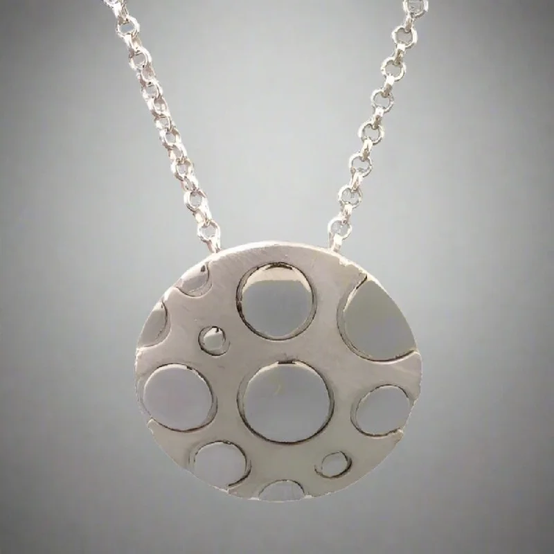 SS polished dots on a brushed surface Necklace